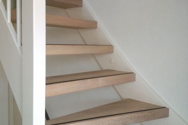 Hout Almaas traprenovatie 